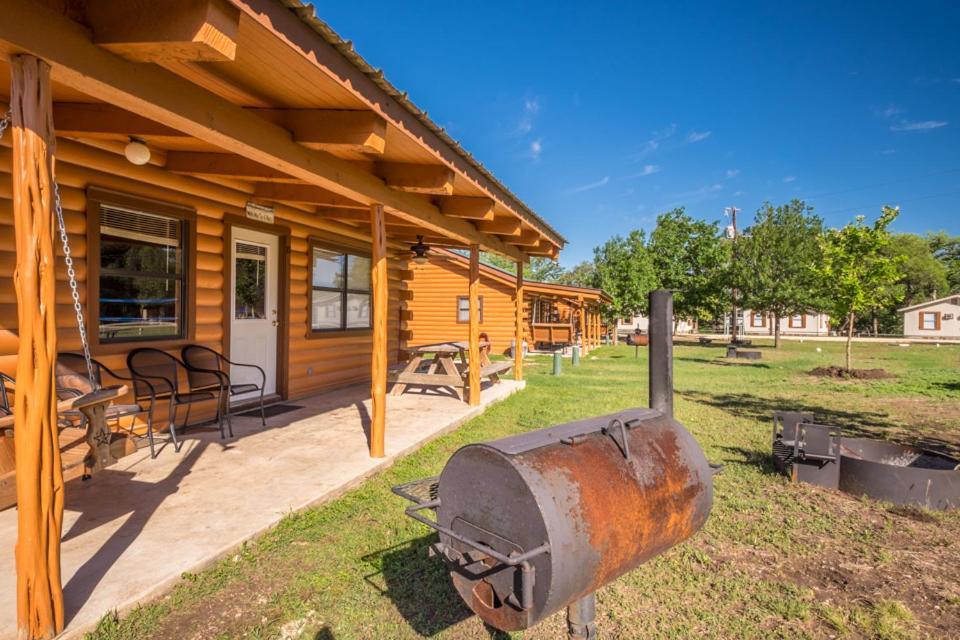 River Bluff Cabins Rio Frio ภายนอก รูปภาพ