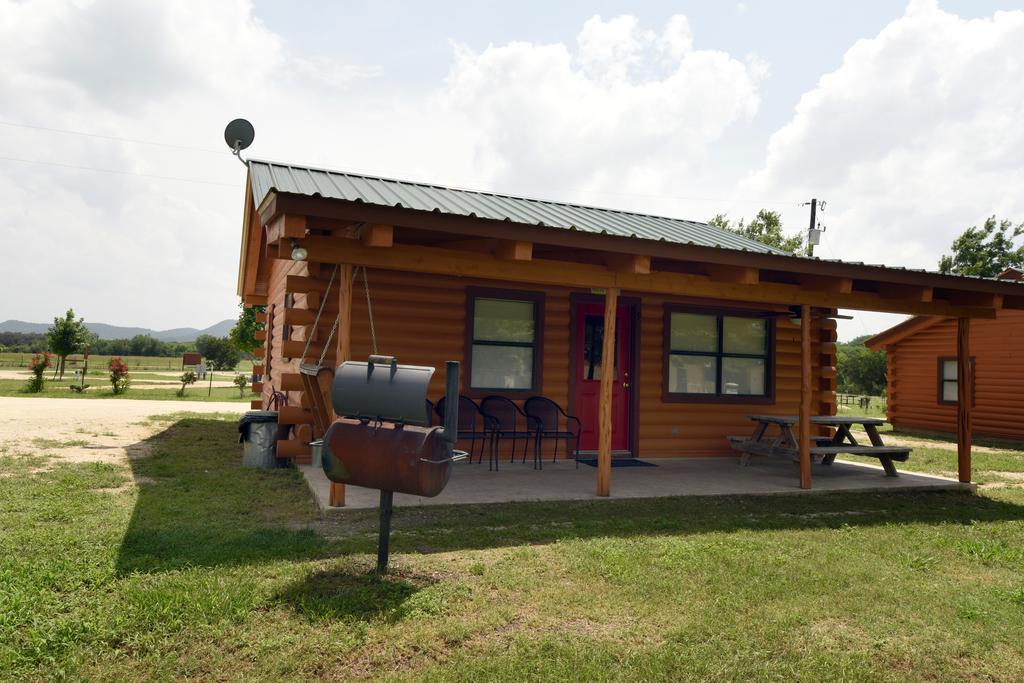 River Bluff Cabins Rio Frio ภายนอก รูปภาพ