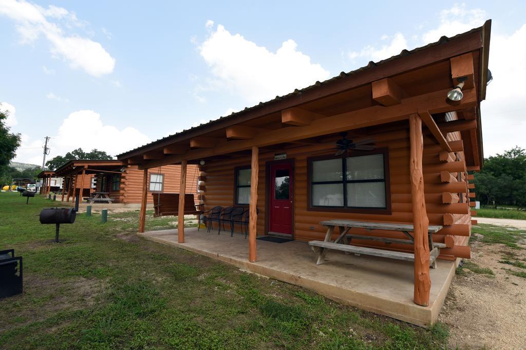 River Bluff Cabins Rio Frio ภายนอก รูปภาพ